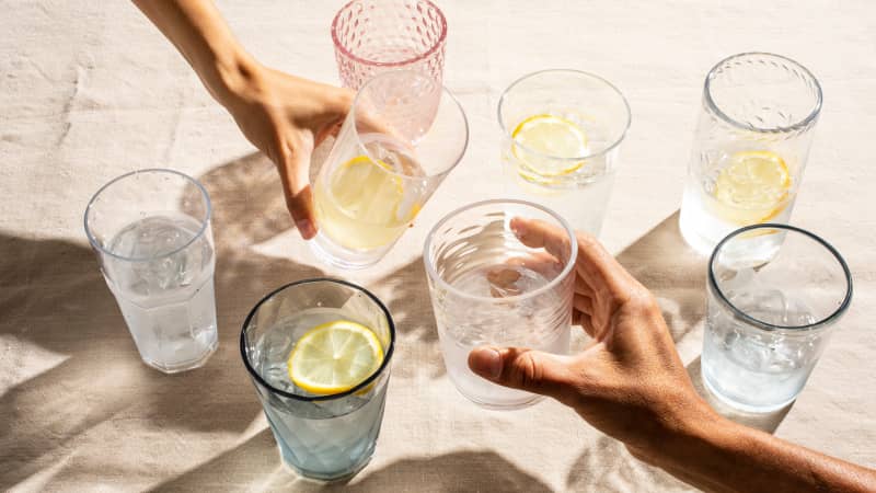 Plastic cups for drinks hotsell